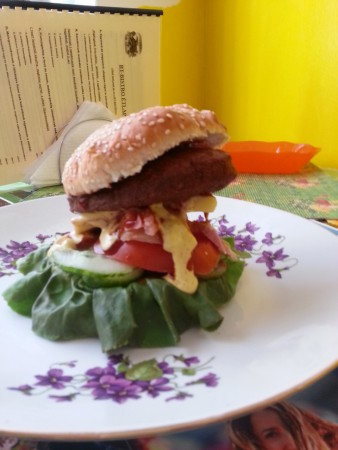 Sajtburger egy husiból készítve